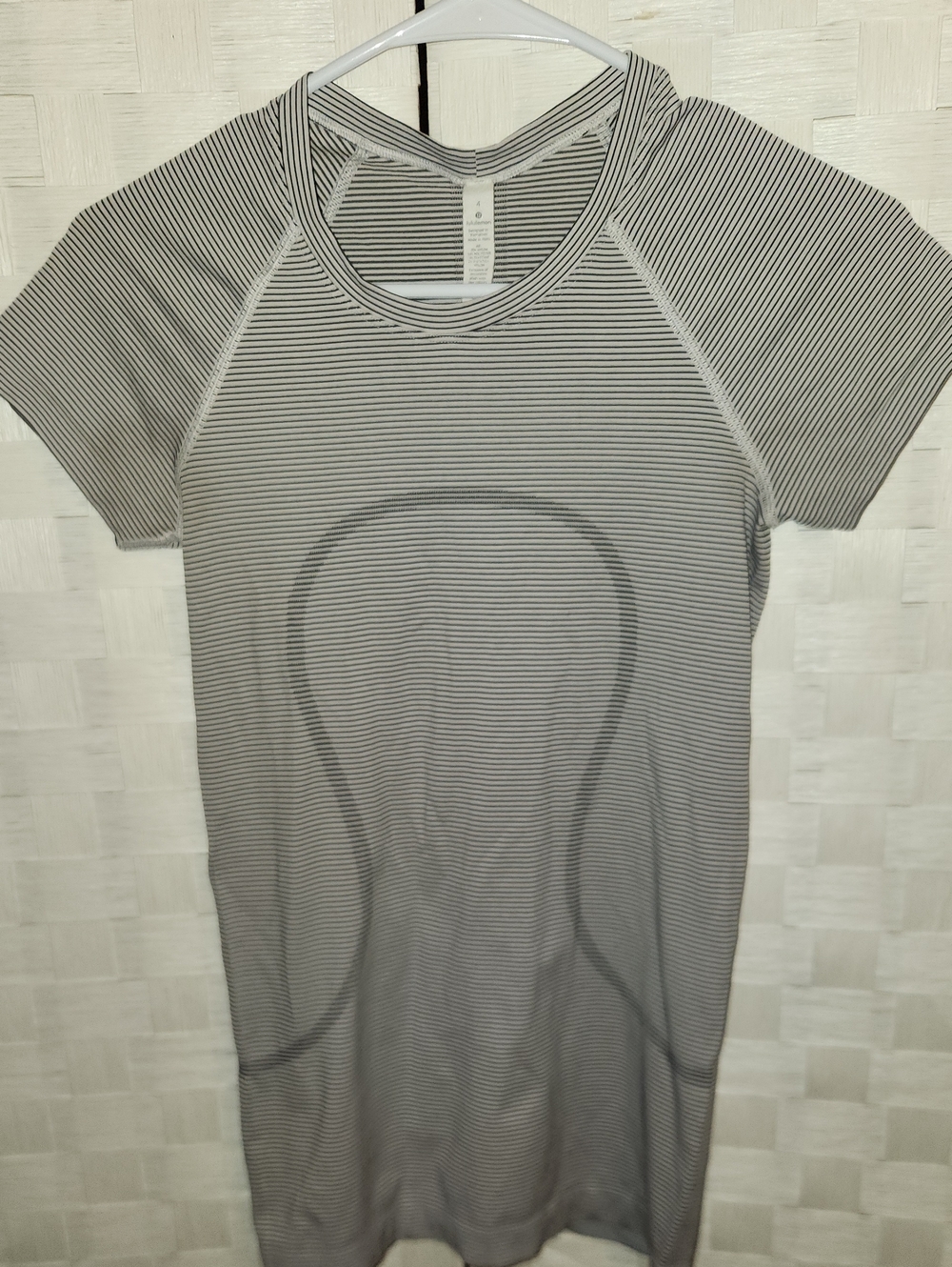 Lululemom Swiftly Tech Sz 4 Athletic Shirt